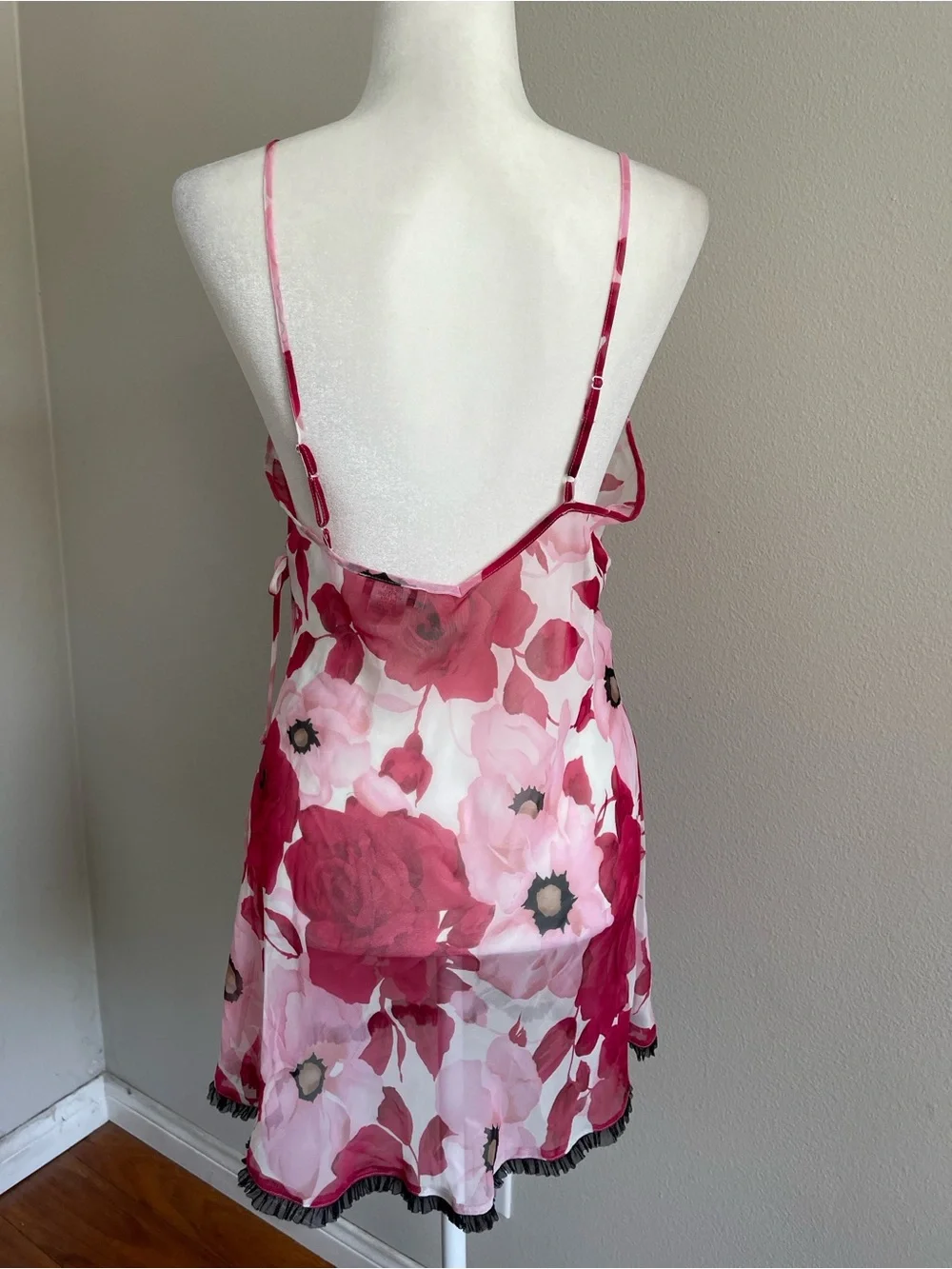 Jones New York Pink & Red Floral Satin Chemise with Black Trim - Picture 5 of 7